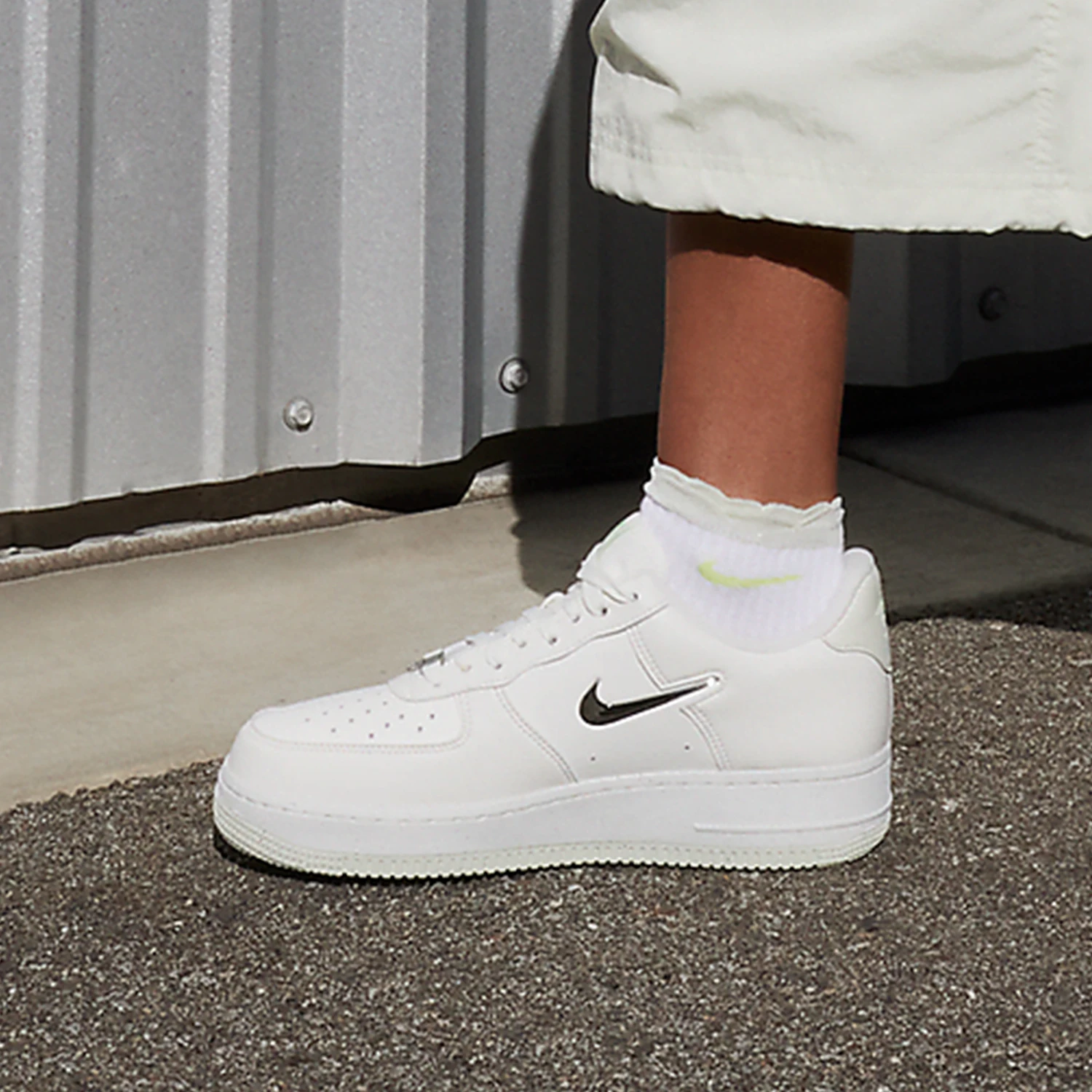 حذاء رياضي كاجوال كلاسيكي متين للسيدات من Nike Official أصلي لعام 2024 FN8540-100