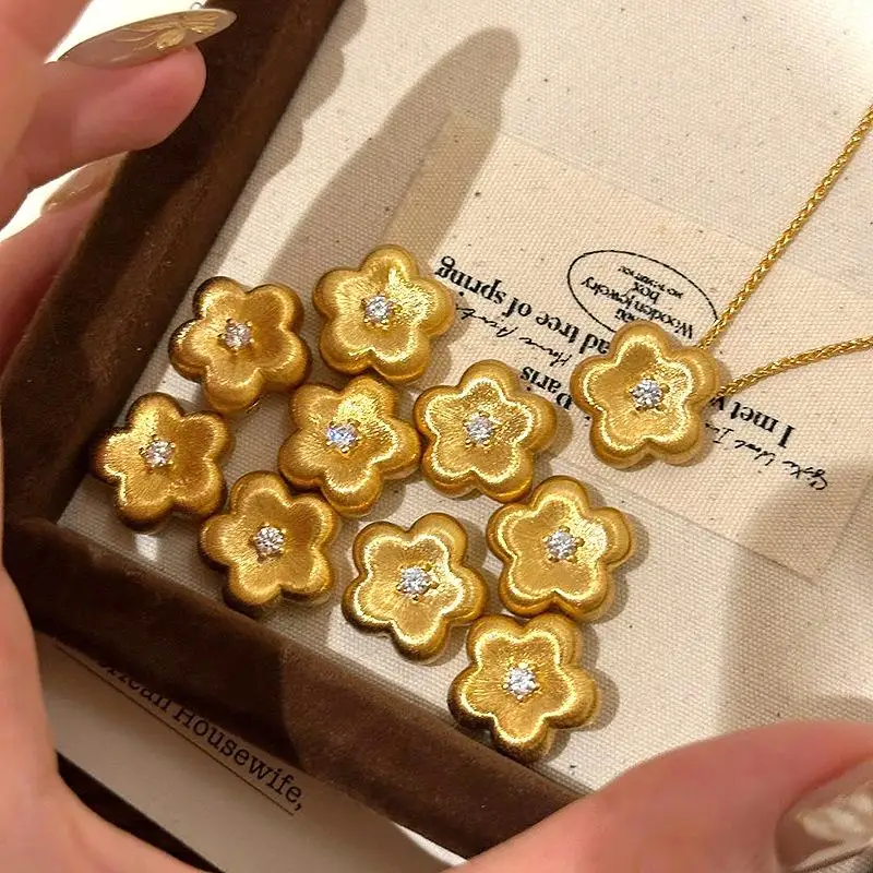 Fashion High Quality Flower Plum Pendant Vintage Wire Drawing Necklace for Women Light Luxury Party Wedding Banquet Jewelry