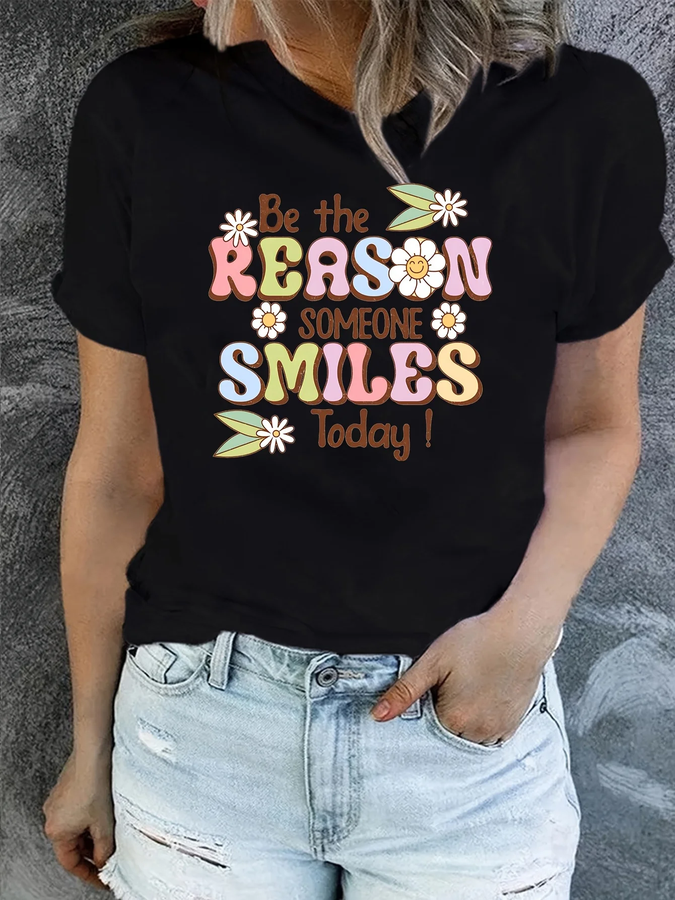 Be The Rea On Someone Smiles Today Print T-shirt, Short Sleeve Crew Neck Casual Top For Summer & Spring, Women's Clothing