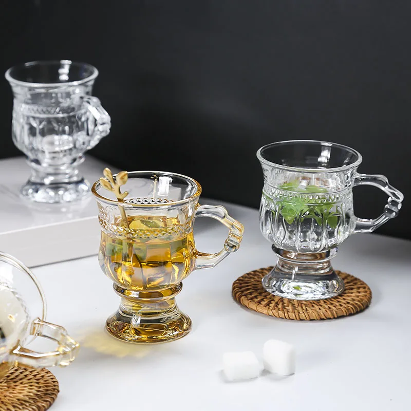 Vintage-Glastasse mit Prägung, gut aussehende Girly-Herz-Wassertassen, hochbeinige Latte-Kaffeetasse mit Griff, Nachmittagstee-Schuss