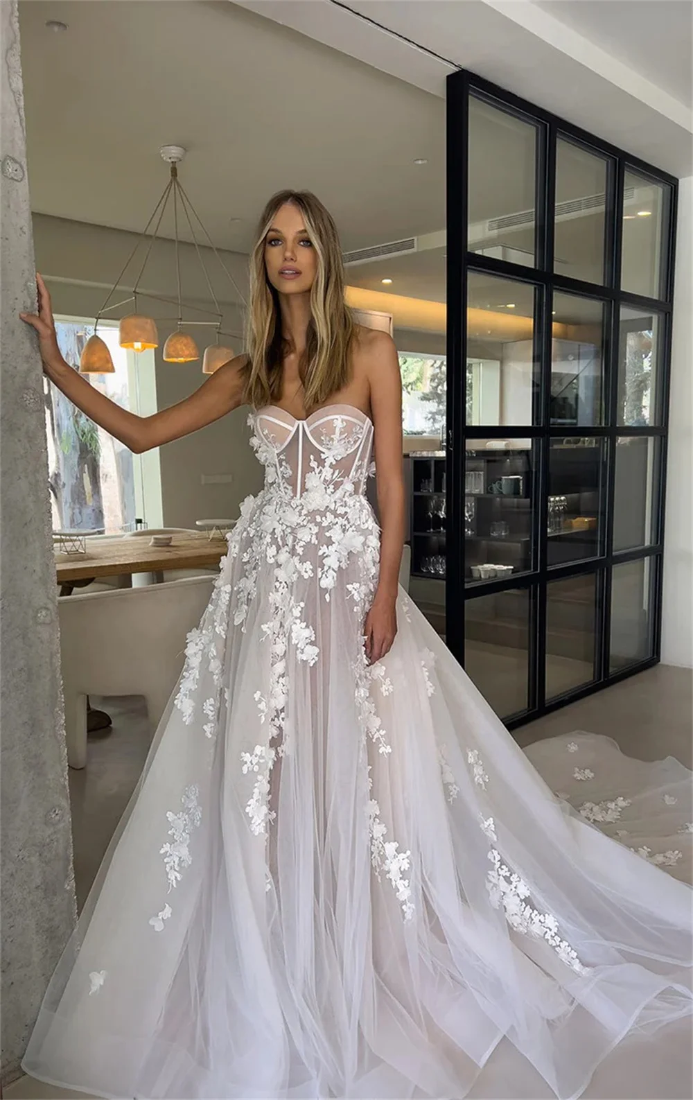 Tokyo Customized White Strapless Wedding Dress Sleeveless Back Zip Elegant Tulle Bridal Gown 2025 Flower A-Line Wedding Gown
