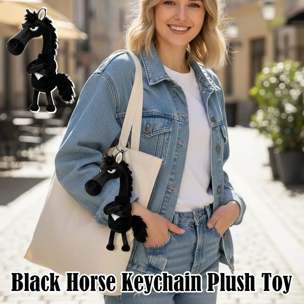 พวงกุญแจตุ๊กตาม้าสีดำการ์ตูนปี 2026 ตุ๊กตาม้าปีใหม่ประจำปีม้า ของเล่นตุ๊กตาม้าติดกระเป๋าเป้ ของขวัญ