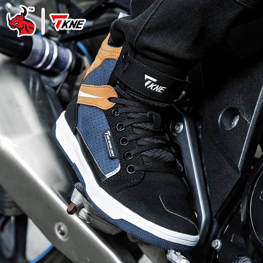 

Motorcycle Boots for Men Outdoor Riding Shoes Breathable Design with Anti-Slip Sole for Daily Street and Adventure Use ﻿