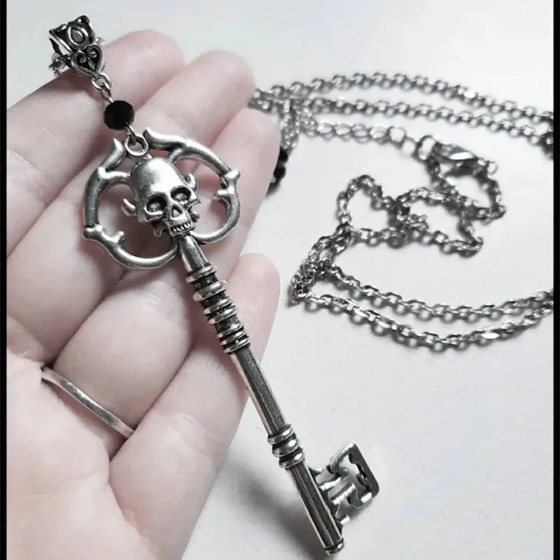 Antique Silver Color Skeleton Key Necklace Creativity Pendant Charm Statement Punk Jewelry Novelty Grunge Gothic Halloween Gift