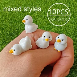 BAIUFOR Adorables Mini Figuras de Patos de Resina - Miniaturas Amarillas y Blancas de Dibujos Animados para Jardines de Hadas, Acuarios y Juguetes Infantiles