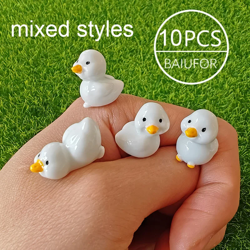 BAIUFOR Adorable Mini Resin Duck Figurines - Yellow and White Cartoon Miniatures for Fairy Gardens, Aquariums, and Children Toys