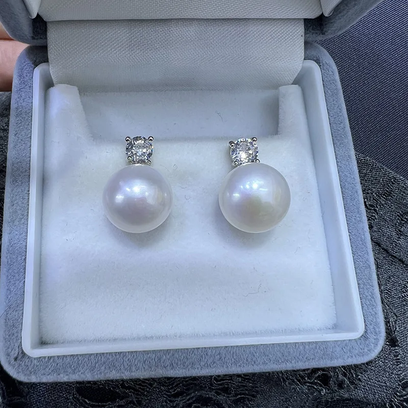 Vintage Pearl Stud Earrings Women Elegant Princess Style Classic Fashion Jewelry for Daily Wear