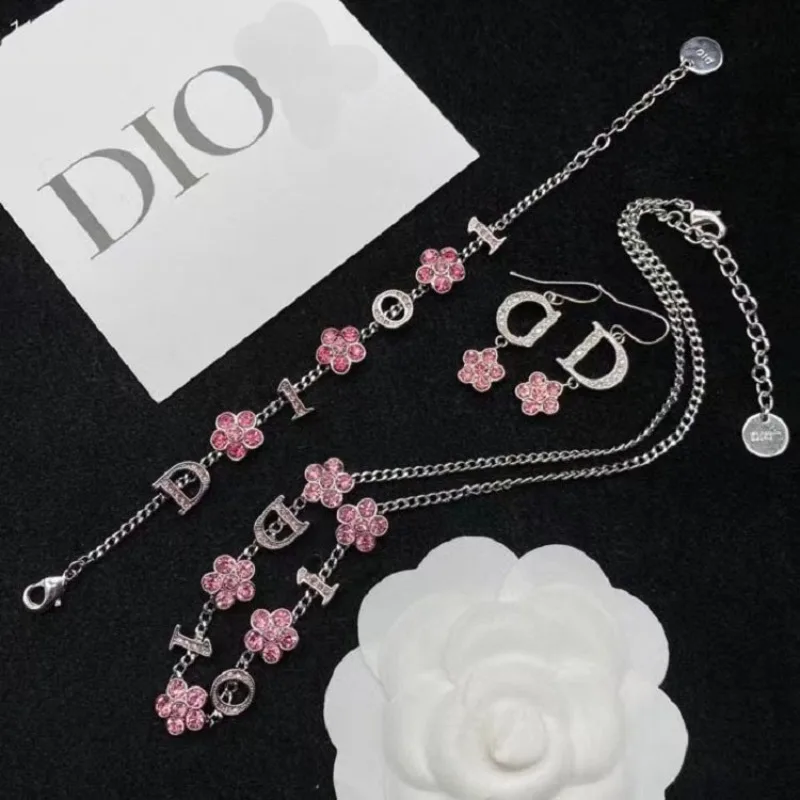 Twist Chain Floral Letter Rhinestone Fashion Small Fragrance High Sense Fashion Versatile Collarbone Chain