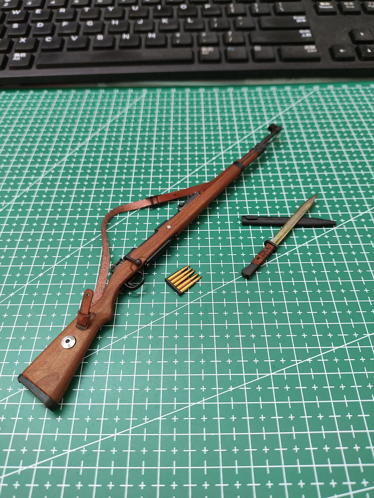 1/6 Scale Handmade WWII Kar98k Sniper Rifle Model - Full Metal & Real Wood, Special Forces Military Miniature for Collectors