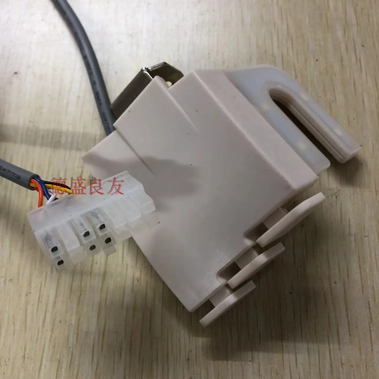 ماكينة خياطة عكس التبديل Hikari 89S الكمبيوتر Lockstitch عكس التبديل Hikari نوع جهاز عكسي