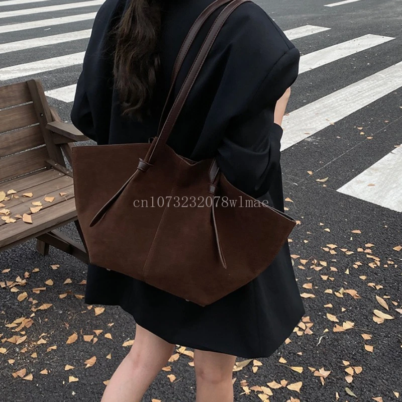

Femme Luxury Bags Designers Large Capacity Shoulder Bags Women's Bag Trend 2025 Solid Casual Underarm Tote Bag Retro Commute Bag
