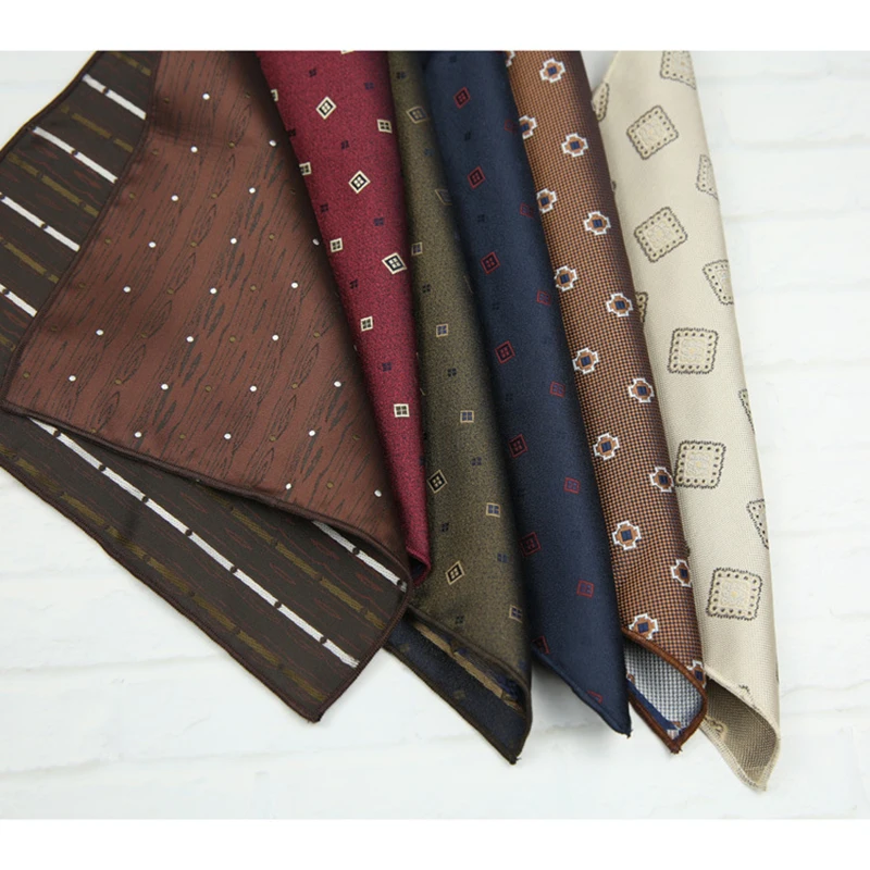 Abito da uomo d'affari formale da 23 cm Punti marroni Tasca quadrata Casual Poliestere Cachi Fazzoletto floreale Accessori per abiti Sciarpa sul petto