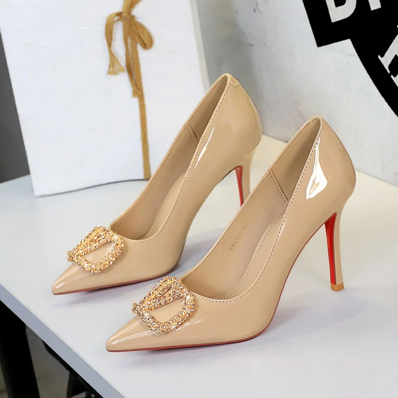 الفرنسية عالية الكعب المرأة الفم الضحلة الأزياء تنوعا حجر الراين مشبك معدني كعب رقيقة وأشار براءات الاختراع والجلود الأحذية