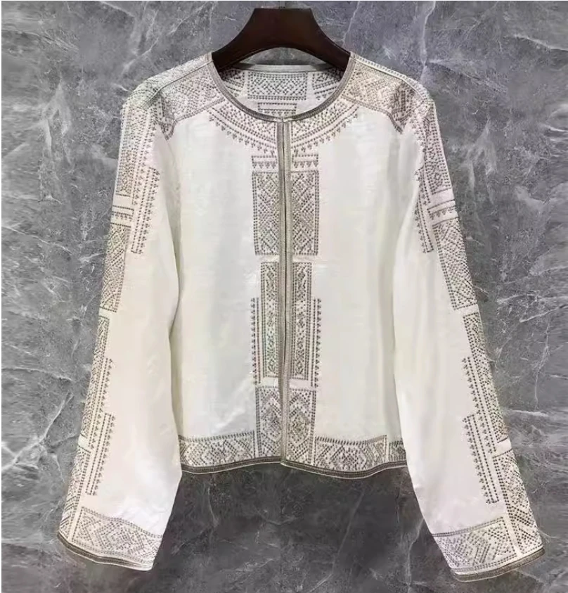 

2025 новая шикарная и красивая блузка, закрывающая живот, черно-белая солнцезащитная шелковая тяжелая вышивка, новая куртка в китайском стиле Тан