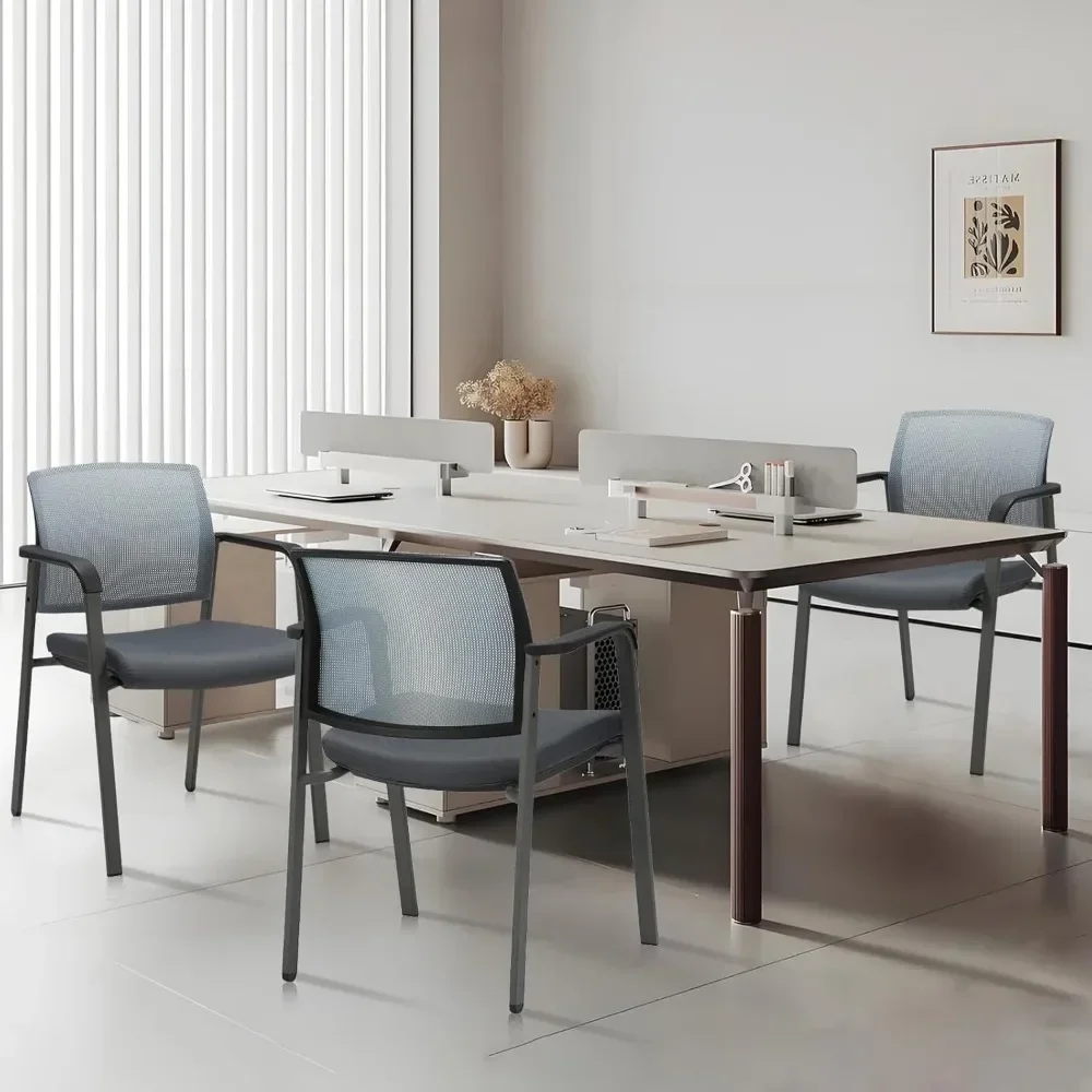 Poltrone impilabili con schienale in rete con sedile imbottito in tessuto e supporto ergonomico in legname per ospiti in chiesa, uffici, scuole