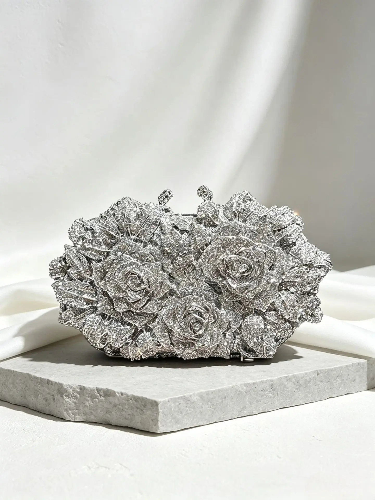 three-dimensional rose dinner bag, bright and shining exquisite flower shape, gorgeous and high-end messenger bag