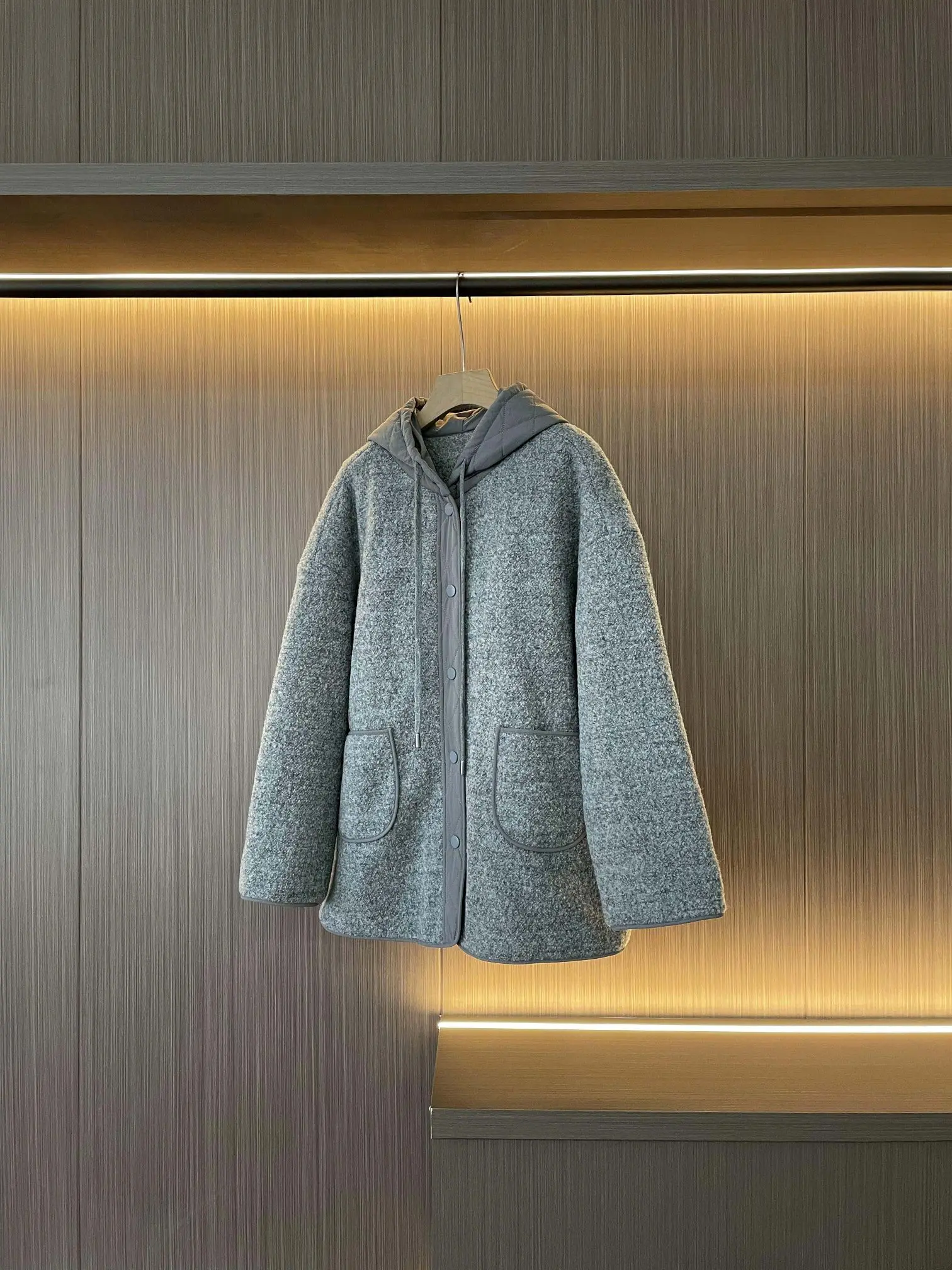 الخريف والشتاء جديد جودة عالية أزياء عارضة مقنعين صوف الضأن سترة قطن للنساء