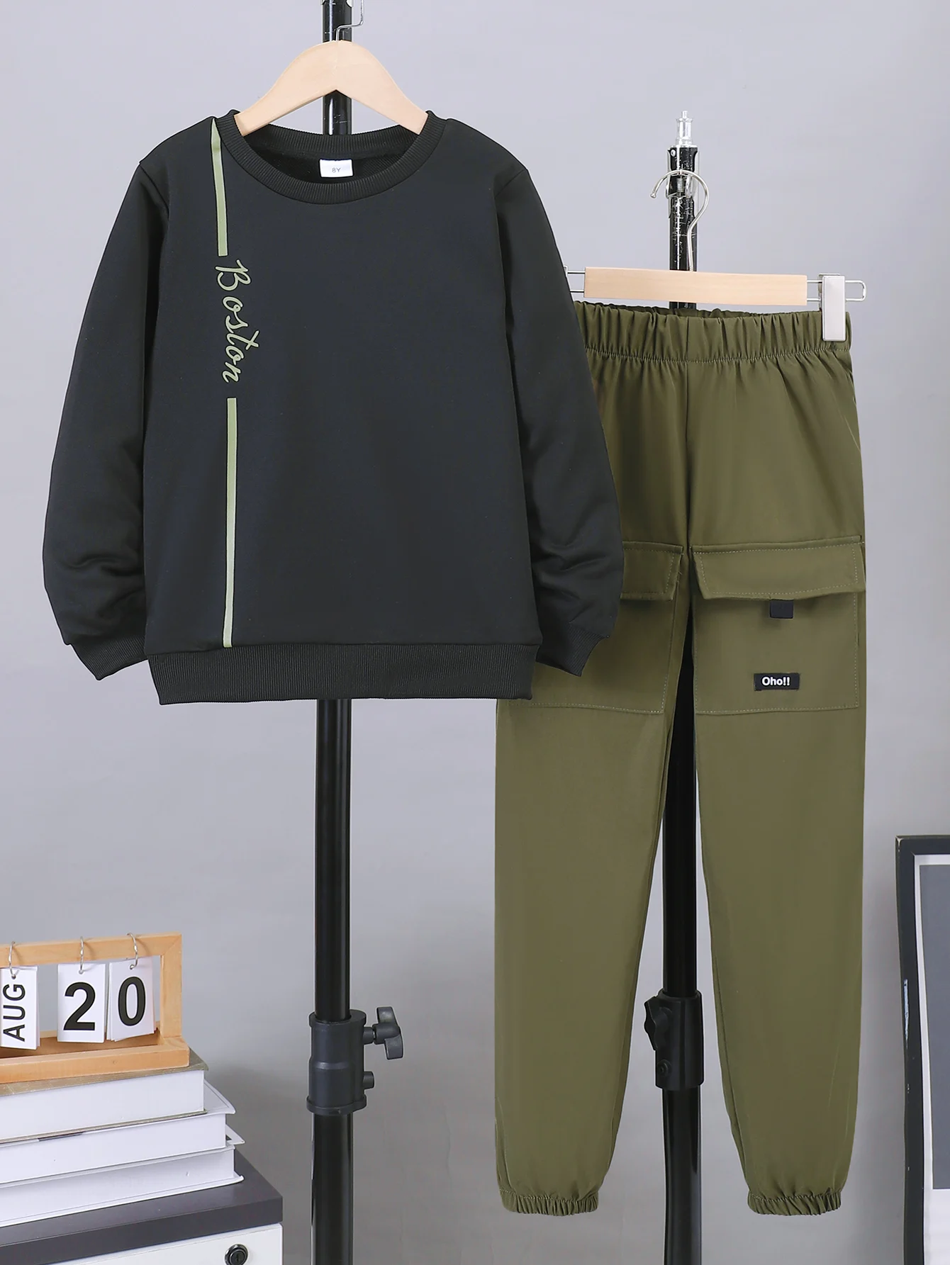 2PCS Boys round Neck Long Sleeve Hoodie Top with Cargo Pants Set Fashionable Trendy Outfit for Casual Outdoor Wear