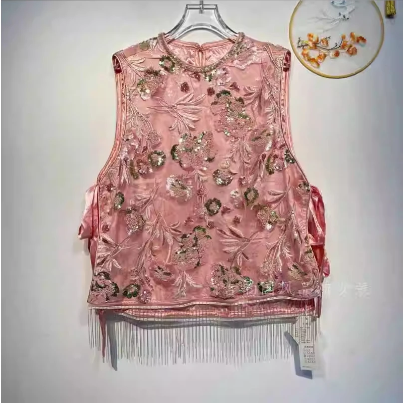 

Новый жилет в китайском стиле с круглым вырезом и одной пуговицей с вышивкой и кисточками на весну 2025, элегантный китайский и этнический стиль.