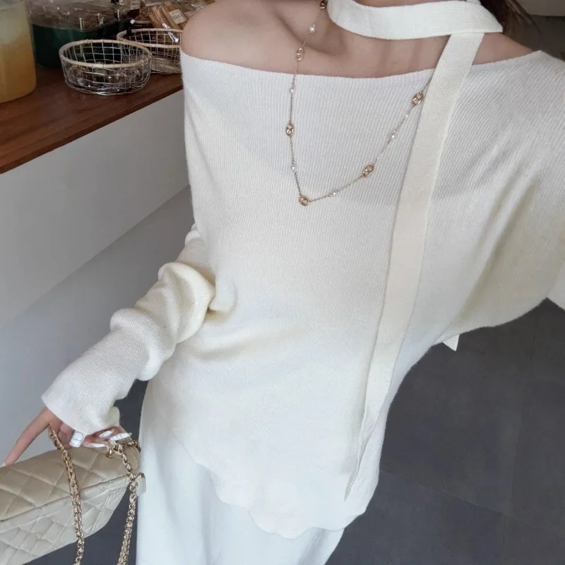 

Женский модный вязаный костюм во французском романтическом стиле: облегающий топ с открытыми плечами и лентой + юбка с высокой талией, комплект из двух предметов