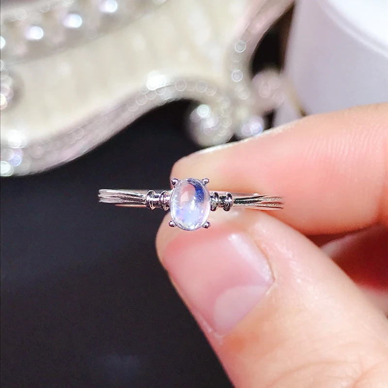 

Simple and refined, the latest style Natural blue moonstone ring, 925 silver, clean stones, beautiful colors