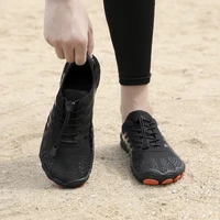 Chaussures aquatiques pour hommes, chaussures de plage à séchage rapide, baskets respirantes, chaussures aquatiques pieds nus, chaussures de sport pour la natation pour femmes 4