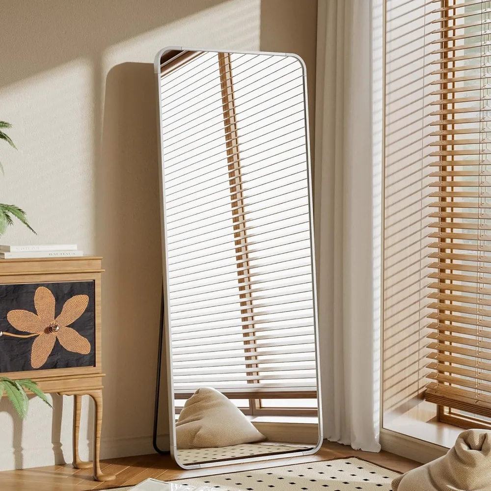 Miroir de sol argenté pleine longueur, 65 x 24 pouces, coins arrondis, polyvalent sur pied ou suspendu, idéal pour les chambres à coucher et le salon de spa