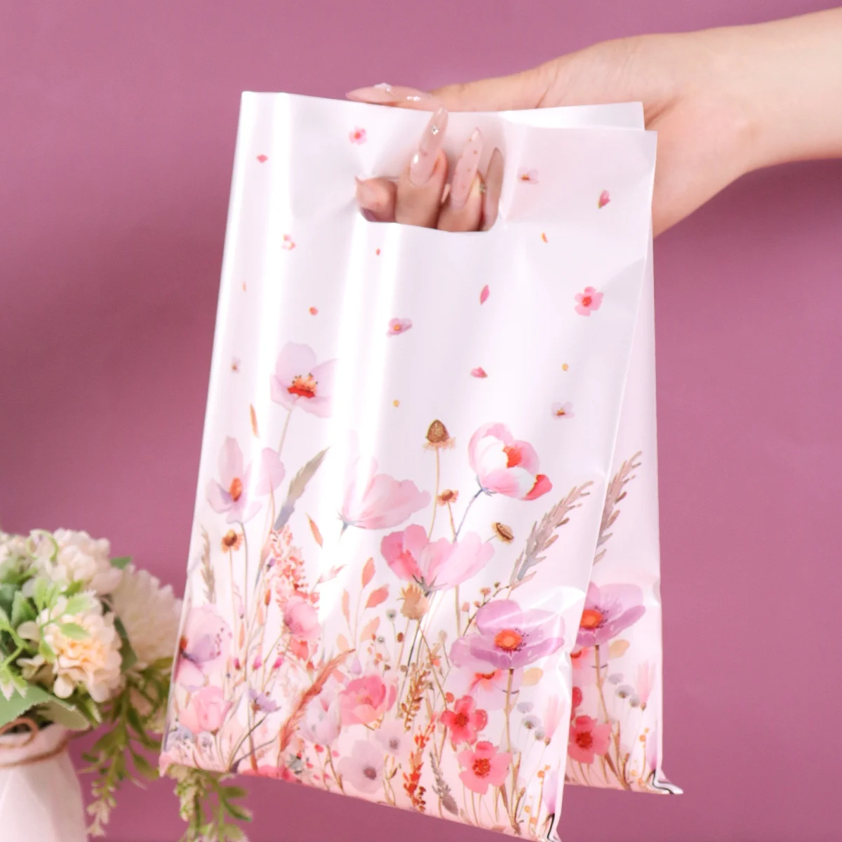 10/20/50 Stück Frühlings-Wildblumen-Geschenktüten aus Kunststoff, Handtasche mit Blumengras-Schmetterlings-Design für Hochzeit, Muttertag, Geburtstag – Detail 11