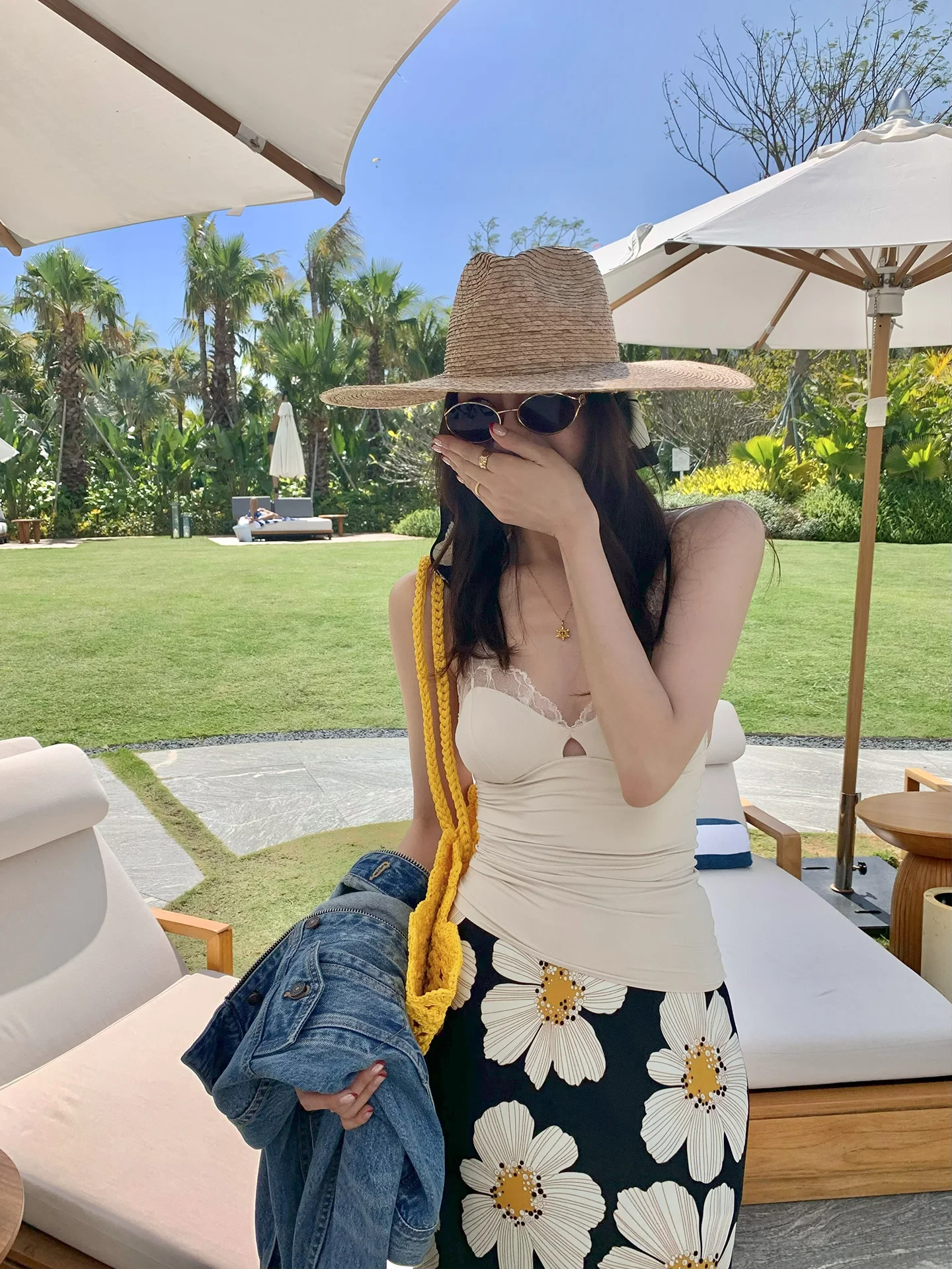 

Sexy Lace Hollow out Patchwork Strap Vest Women's Built-in Chest Pad Slimming Thin Inner Wear Dragon Xi Er A2FDW255