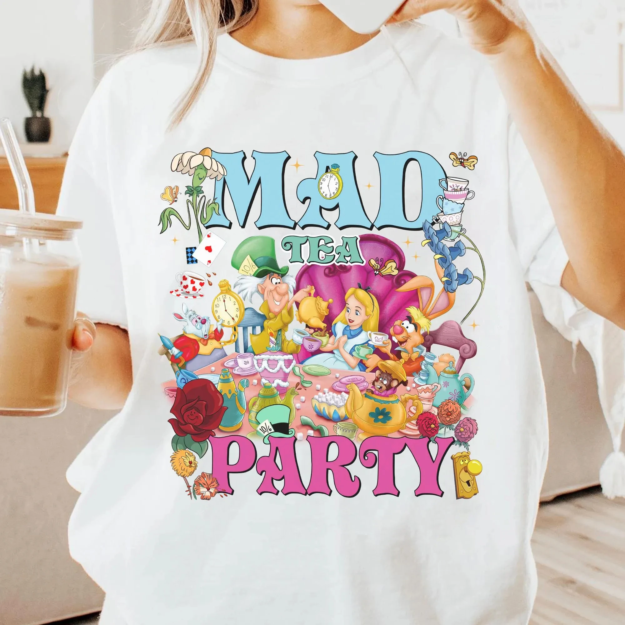 Chemises de fête de thé fou vintage T-shirts Alice au pays des merveilles Cheshire Cat Mad Hatter Disneyland T-shirts de la famille, cadeaux de fête Disney