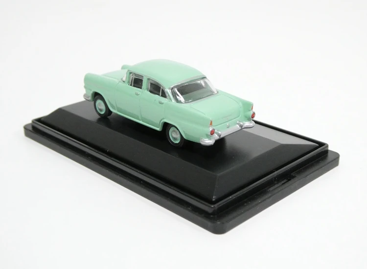 1/87 HO Scale Alloy Car Model 1960 FB Sedan Vintage Car Model Train Scene Miniature Collection Sand Table Landscape  Adult Gift