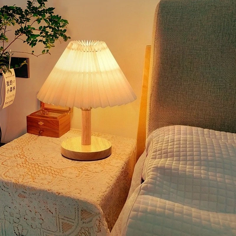 北欧インライト高級研究読書折りたたみデスクランプベッドライトクリエイティブ無垢材雰囲気デスクランプ