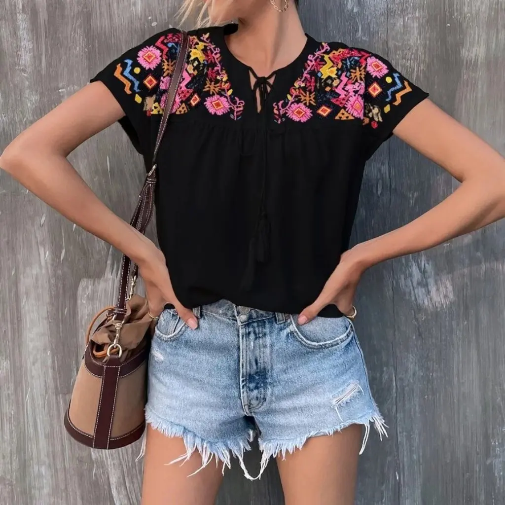 

Женская летняя рубашка с вышитыми кисточками и рукавами «летучая мышь» в европейском и американском стиле, новые поступления