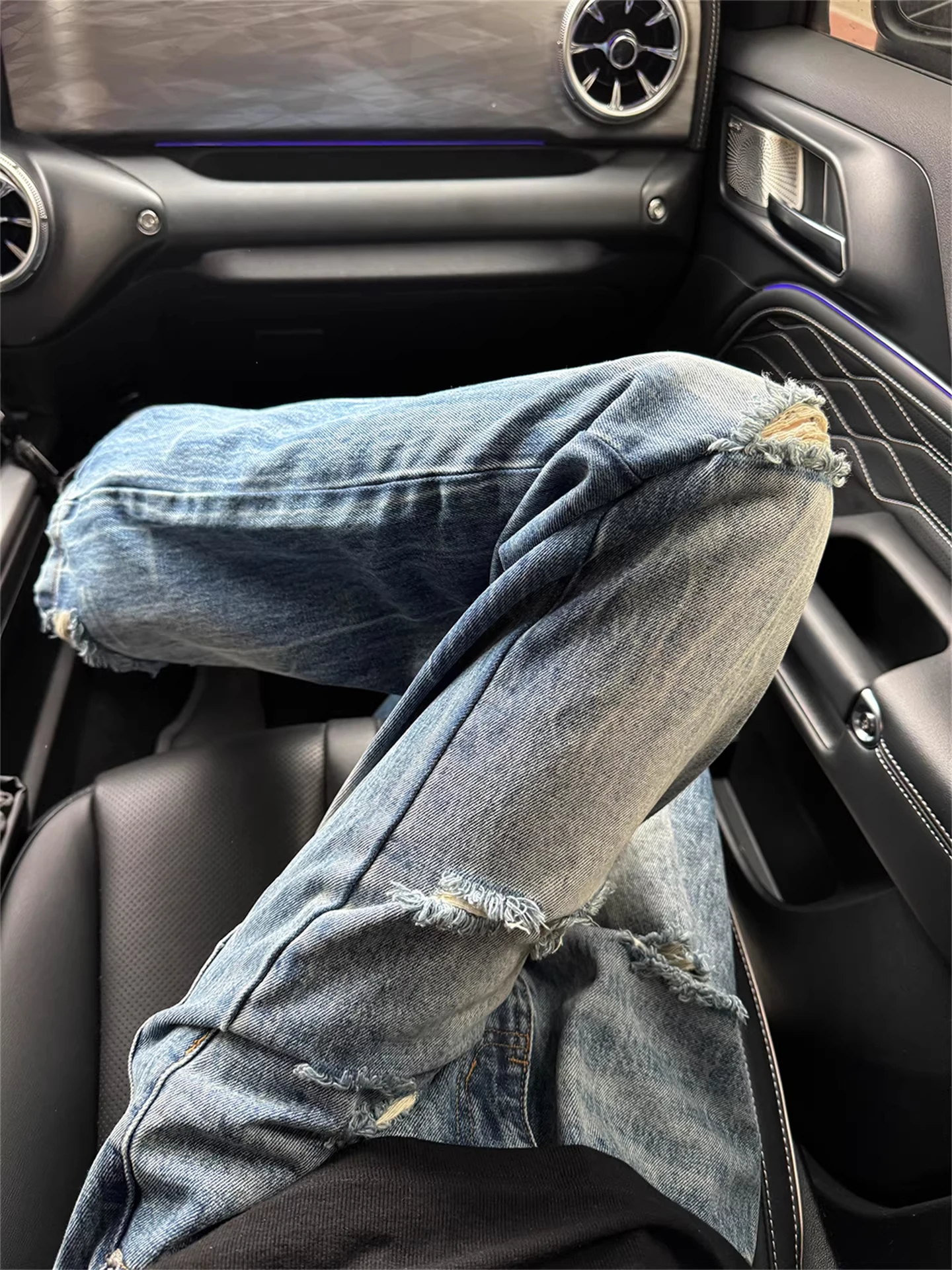 

Washed Blue Lightning Pattern Hole Denim Jeans Men's American High Street Design Straight Loose Fit Jeans Youth Fashion