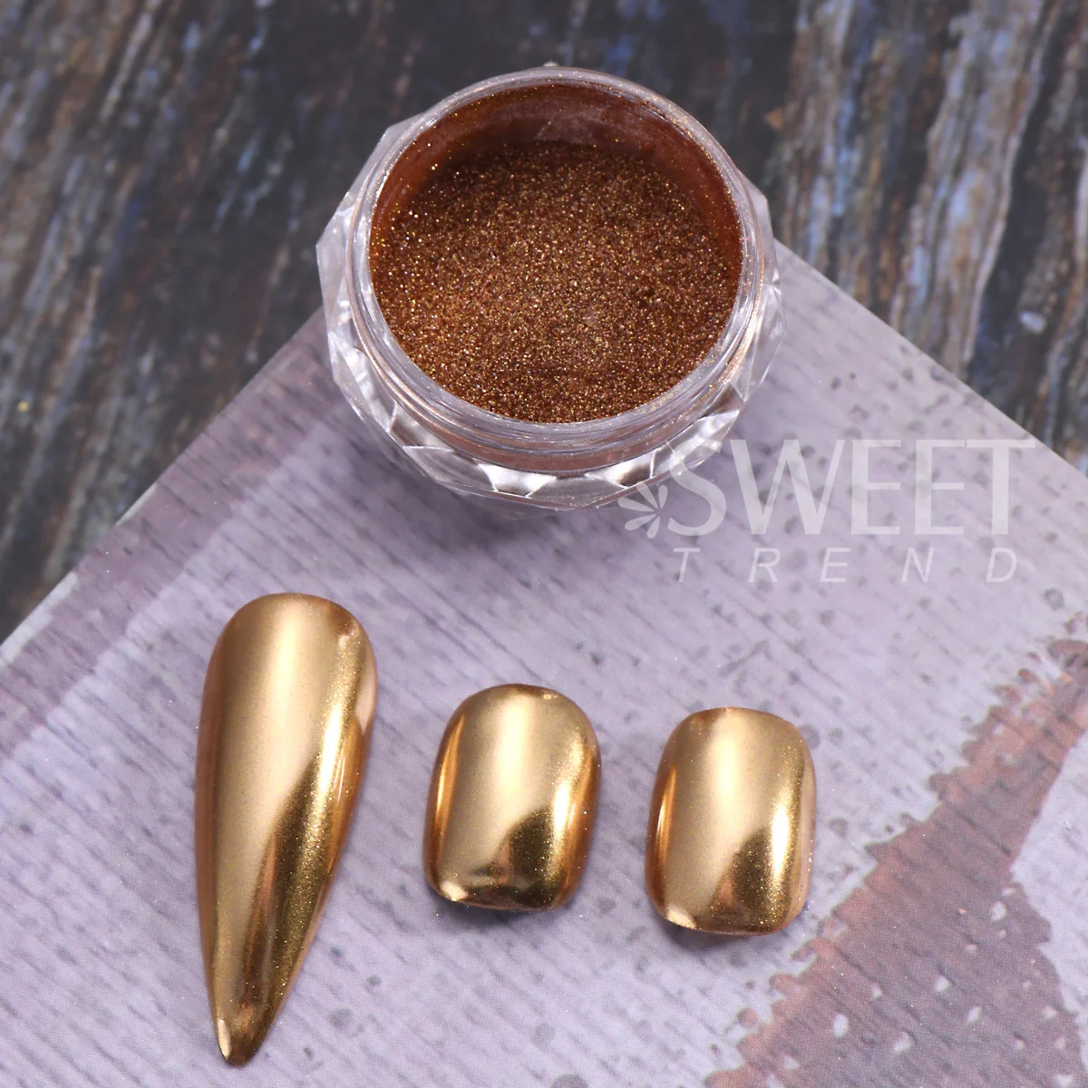 قطعتان من صبغة الأظافر الذهبية - مراجعة Nail Glitter Chrome وسعره