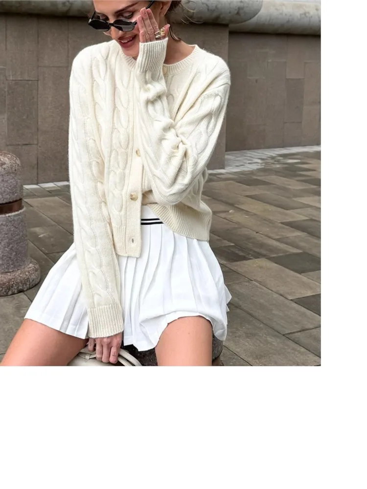 

2025 Winter Clothes Woman Pull Femmes Cardigan Comfortable Simple Style All-match Buttons Solid Color Knitted Casual Fresh Sweet