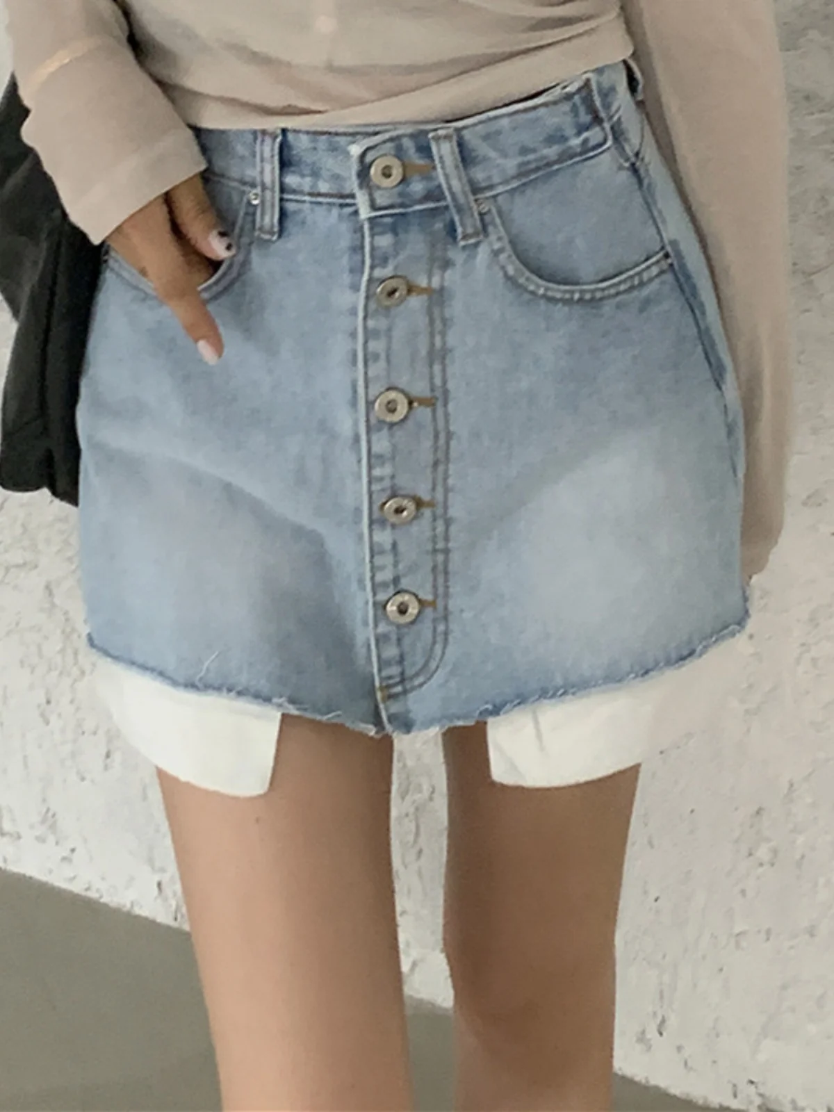 

Джинсовая юбка с высокой талией, женская корейская универсальная модная юбка на одной пуговице, искусственная двухсекционная весна-лето, новое поступление