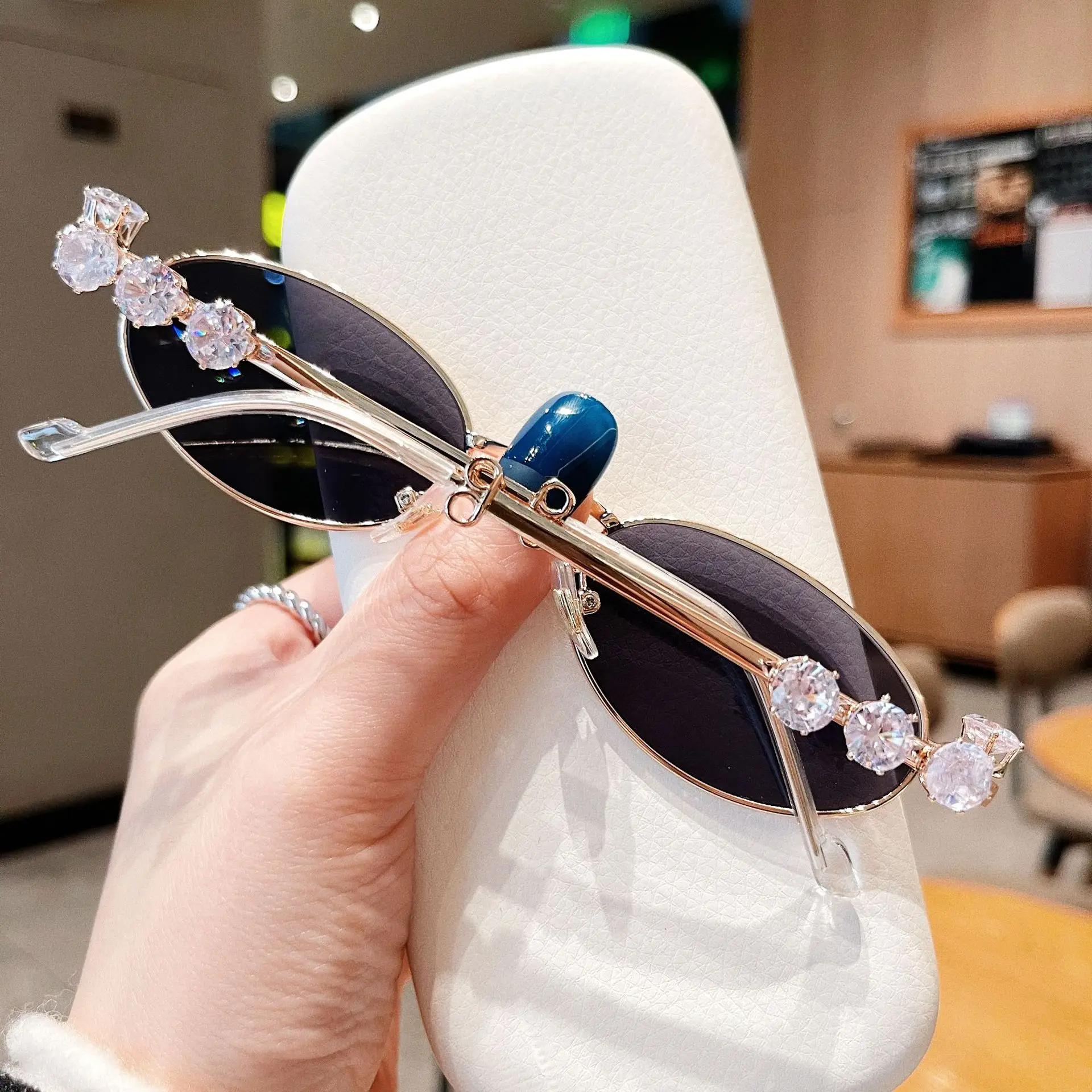 Oval Shades Rhinestone New Men Metal Retro Diamond Eyewear Silver New Sunglasses Bling Eyewear Small Round Glasses Women 2024