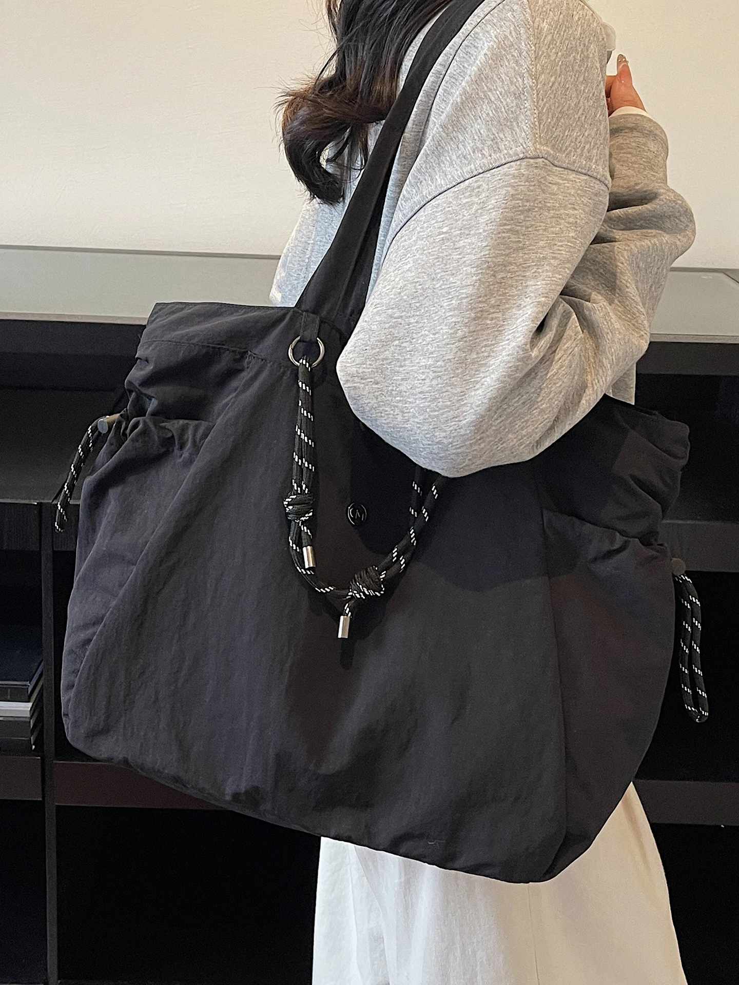 

Street Sle Большая сумка-тоут Capaci Bla Женская модная пригородная сумка Прочная нейлоновая сумка через плечо Модная повседневная сумка-тоут