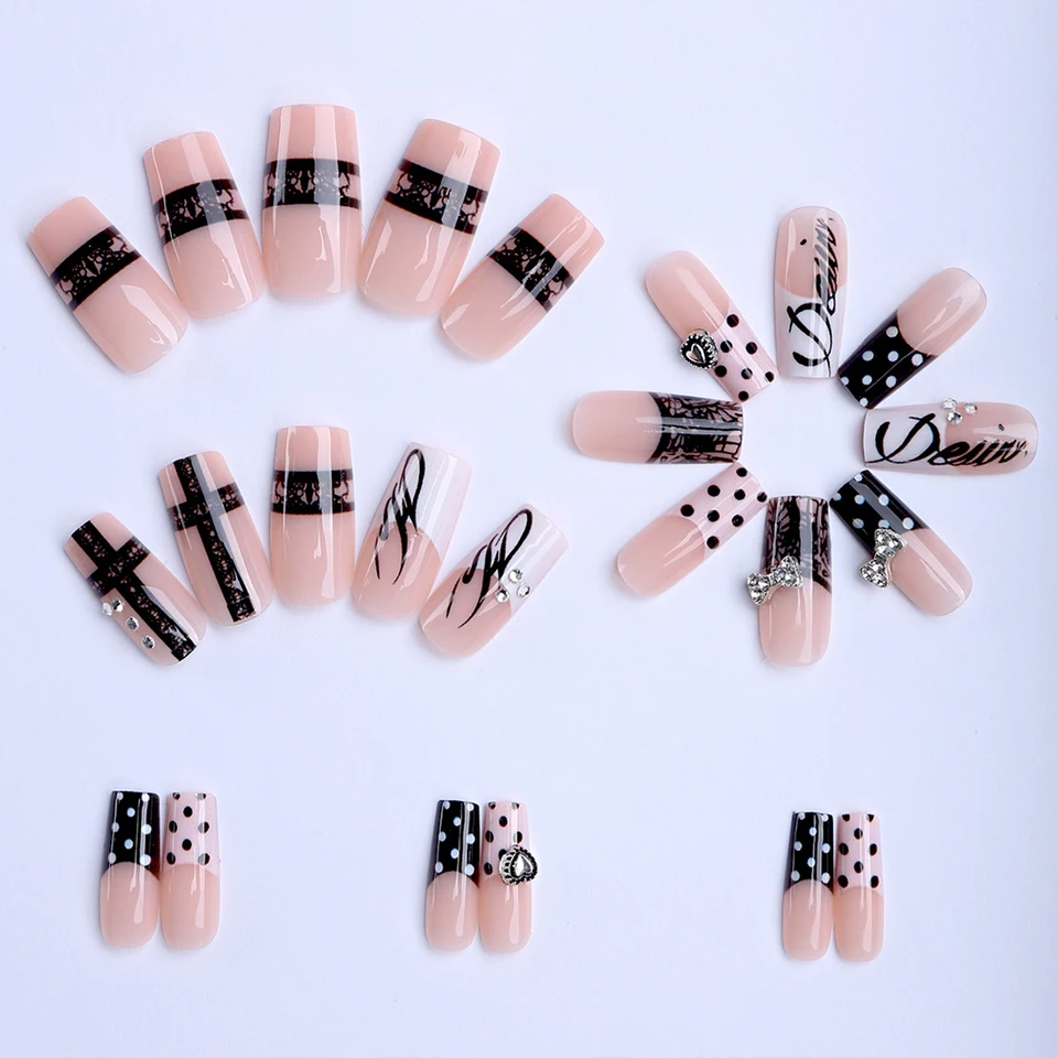 24 piezas uñas postizas ataúd mediana longitud con moños metálicos oscuros y corazones, estilo gótico con lunares 2