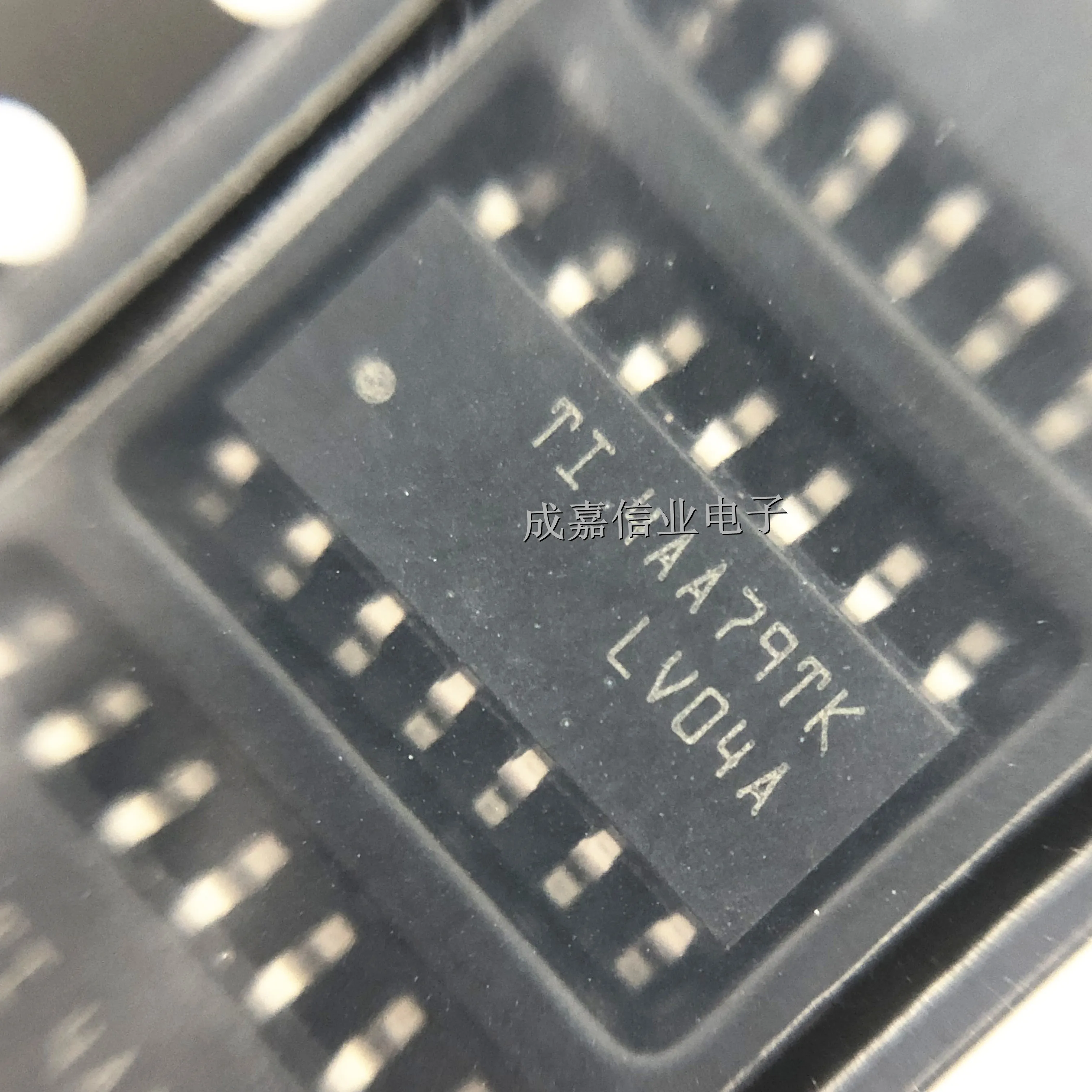 10pcs/Lot SN74LV04ADR SOP-14 MARKING;LV04A Inverters CMOS 6 Circuit 2V-5.5V Operating Temperature:- 40 C-+125C
