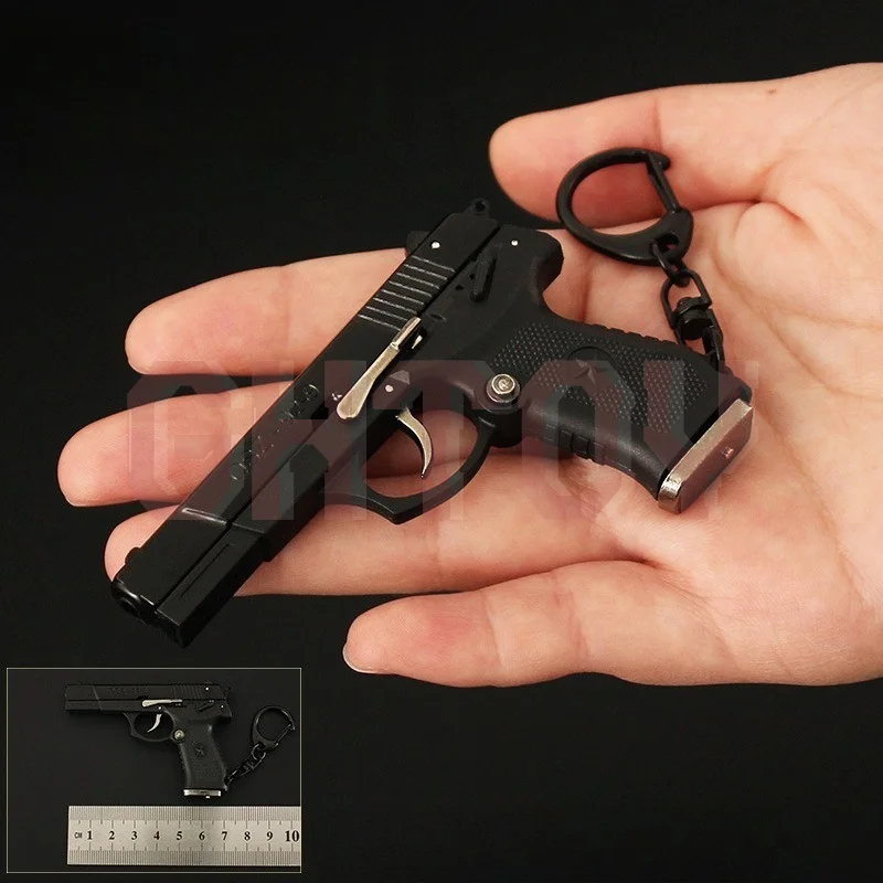 7cm/2.75in Jedi Game Peripherals 1:3 QSZ92 Mini disassembly small Gun Keychain Alloy weapon model Toy Gun Backpack Pendant Gifts