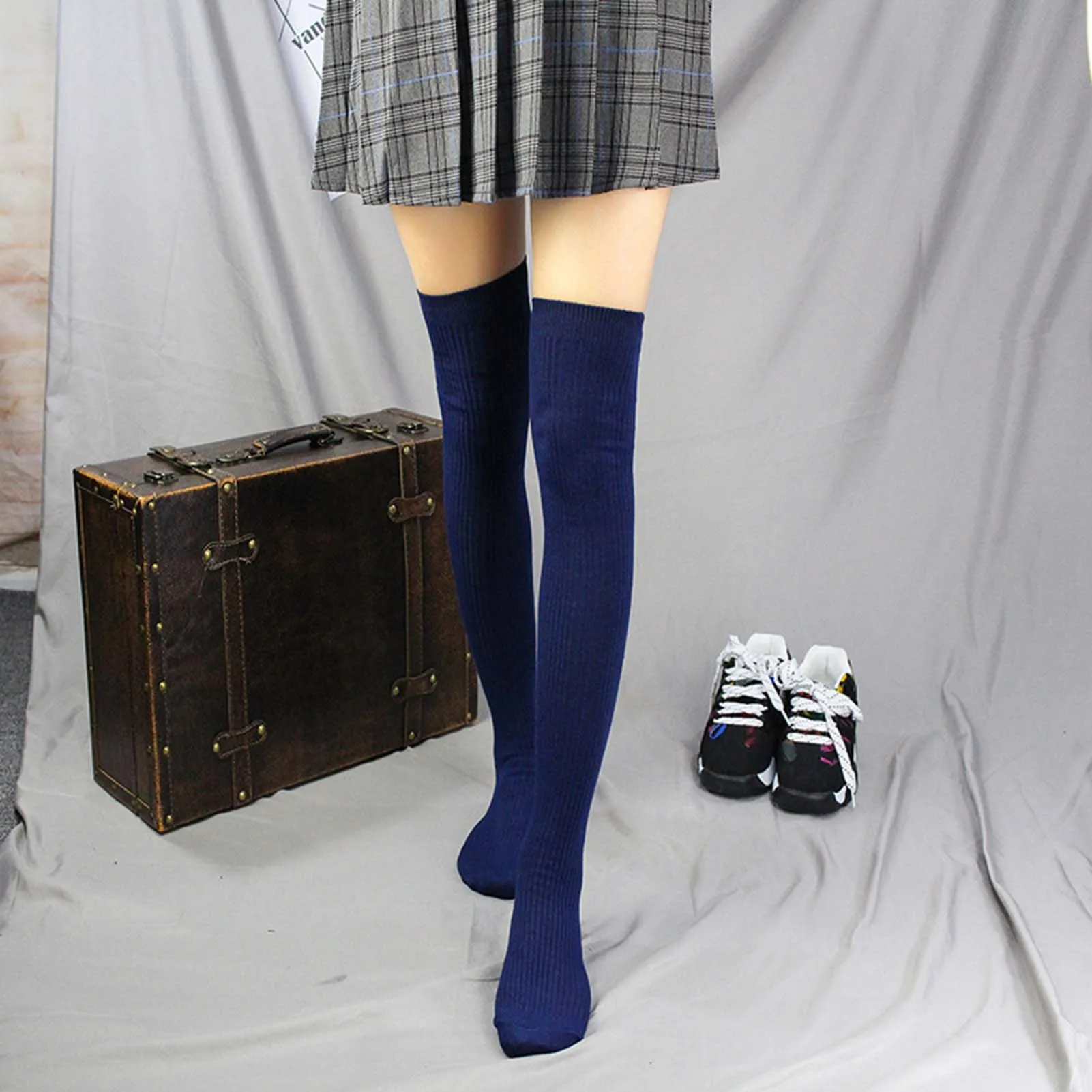 جوارب الركبة للنساء عمودي مخطط فوق بسط لينة الدافئة مضلع الفخذ العليا جوارب بلون الجوارب الطويلة