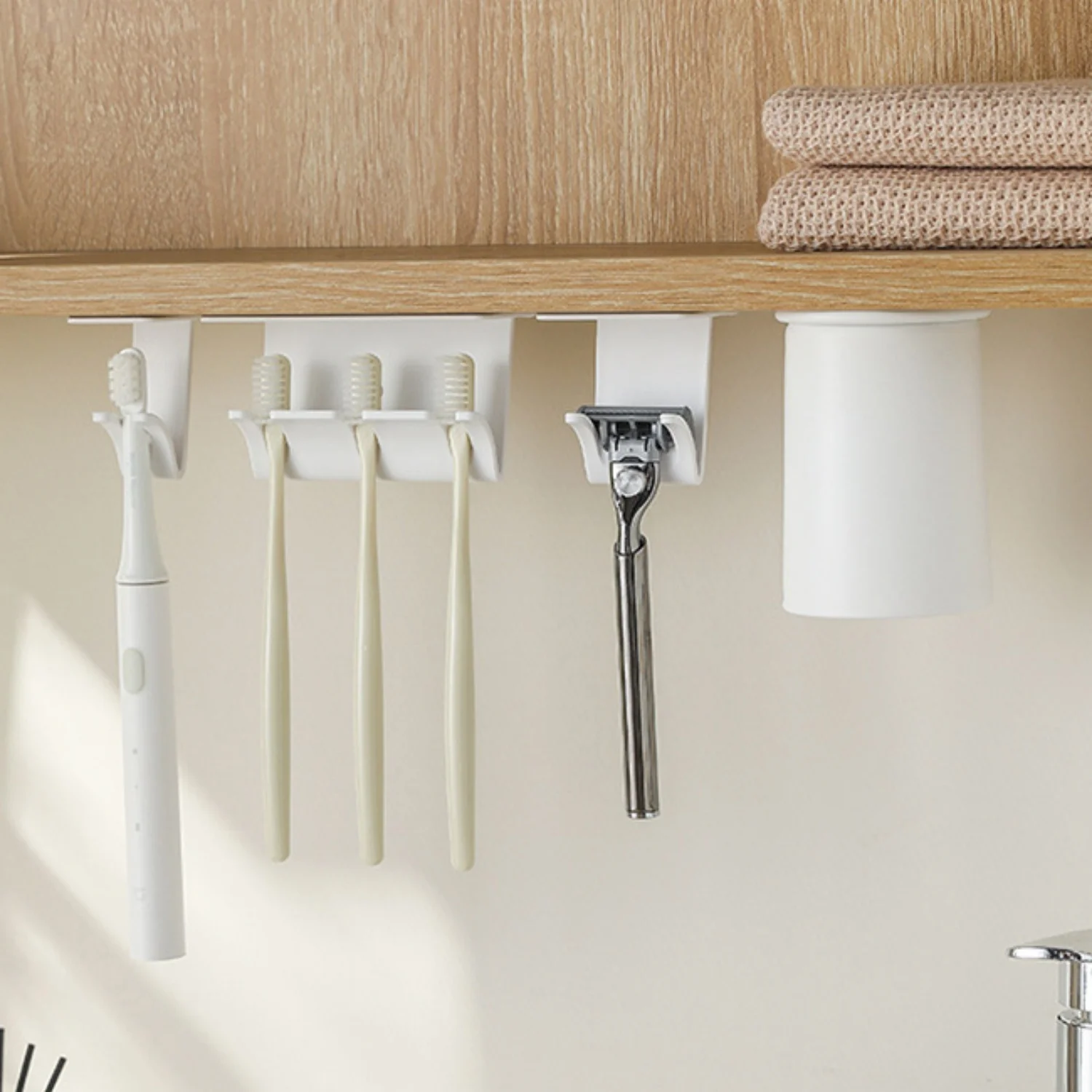 Self Adhensive Shaver Rack Strong Load Bearing Organizer Rack For Shaver Razor Men's Shaving Blade Wall Mounted Storage Rack