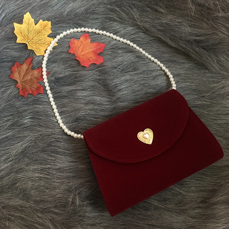 Retro Red Velvet Pearl Bag 2023 New Women\'s Fashion Love Magnetic Buckle Chain Crossbody Bag Elegant Noble Ladies Banquet Bags