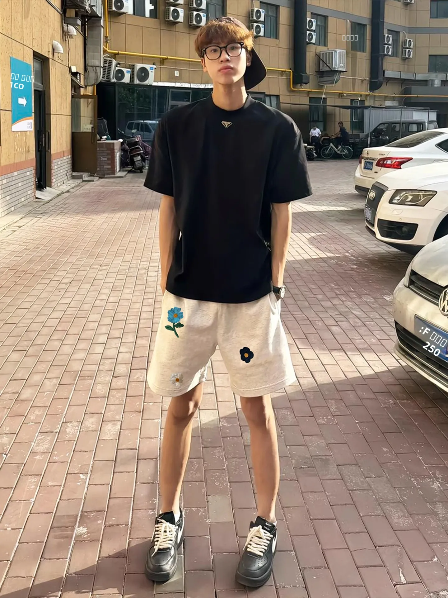 

Loose Fit Men's ort Pants Summer Outdoor Casual Wear Floral Embroidery Design Comfortable Breathable Spor Five-Quarter Le...