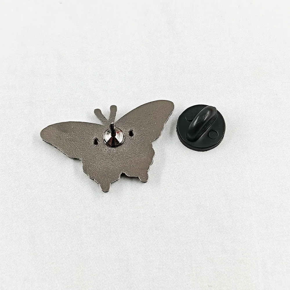 Schwarze Schwalbenschwanz-Schmetterlingsbrosche, Nachbildung eines Insekts, Emaille-Anstecker, originelles Schmetterlings-Design, kreativer Anstecker in Tierform, Geschenk. – Detail 3