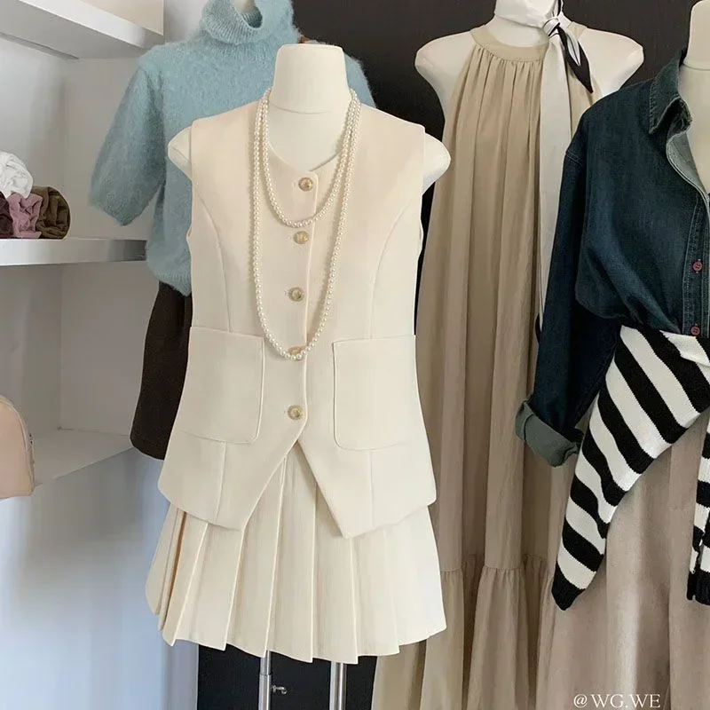 

Women's Elegant 2-Piece Suit Sleeveless Button Vest Shorts Set Casual Office Outfit