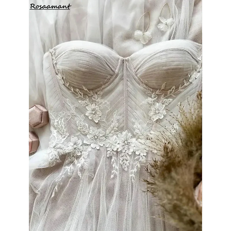 Abiti da sposa semplici a trapezio con scollo a cuore e pieghe in tulle, abiti da sposa country in pizzo con applicazioni senza maniche