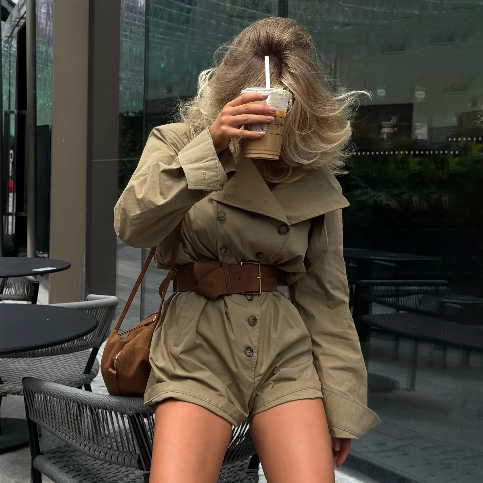 Рисунок 4 - Женский свитер с длинными рукавами и бантом